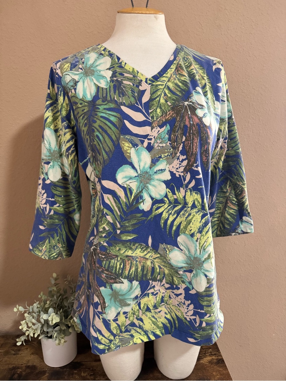 Denim&Co Blue Tropical Floral V-Neck Shirt